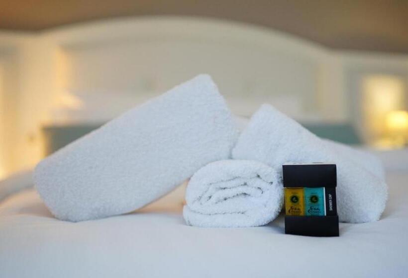 اتاق یک تخته با چشم‌انداز باغ, Univers Resort