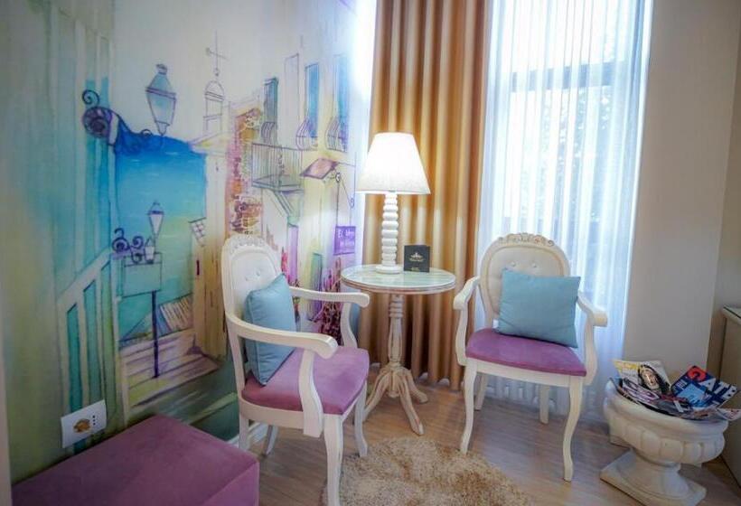 اتاق ساده سه‌ نفره, Univers Resort