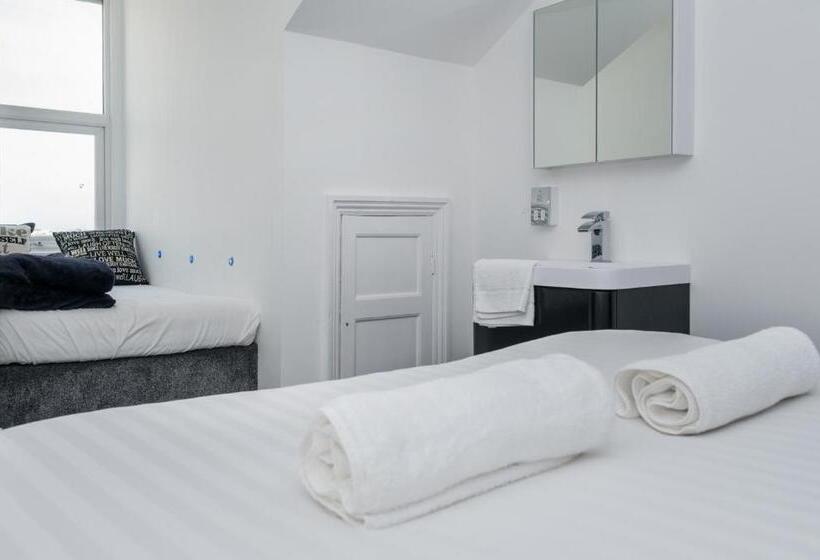 Standard Room Shared Bathroom, Westbourne  And Spa