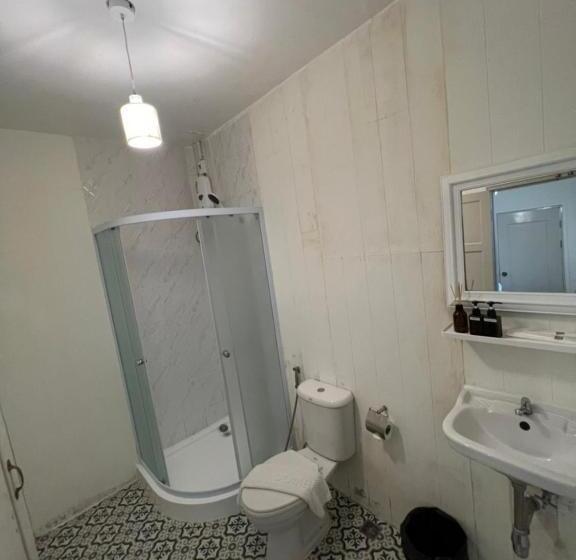 اتاق اکونومی, Roomquest Rim Praya Dinsor Road
