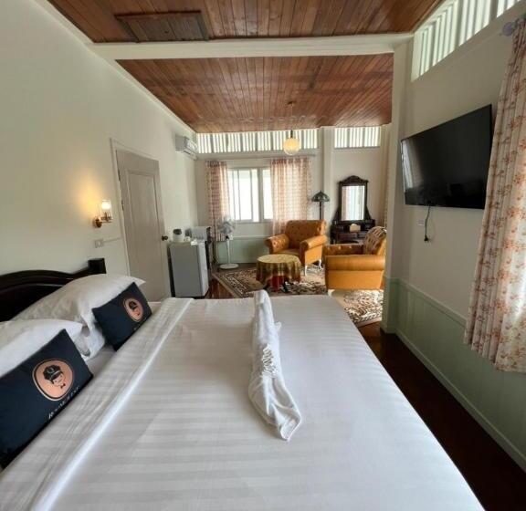 اتاق لوکس با بالکن, Roomquest Rim Praya Dinsor Road