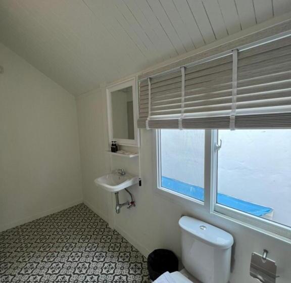 سوییت سوپریور, Roomquest Rim Praya Dinsor Road