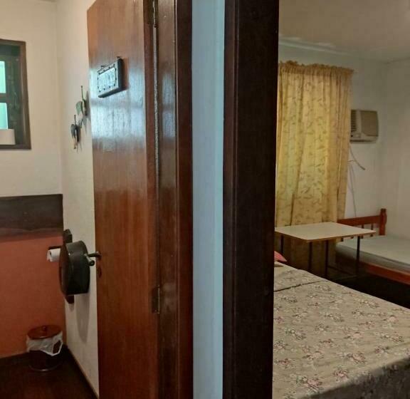 Economy Quadruple Room, Gajah