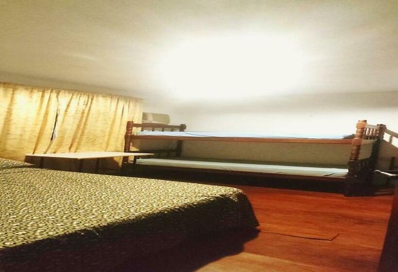 Economy Quadruple Room, Gajah