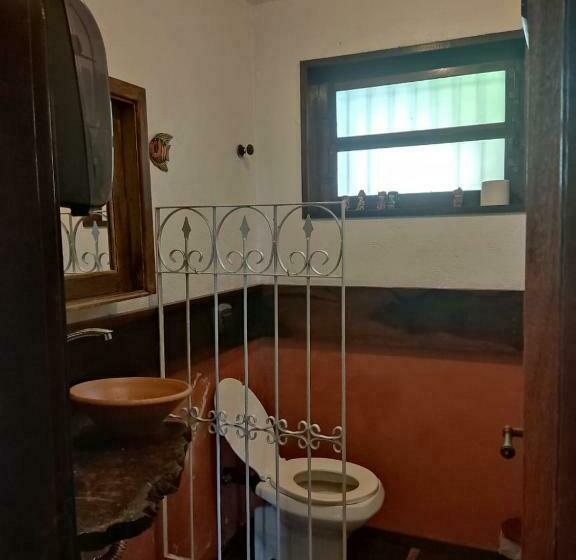 Economy Quadruple Room, Gajah