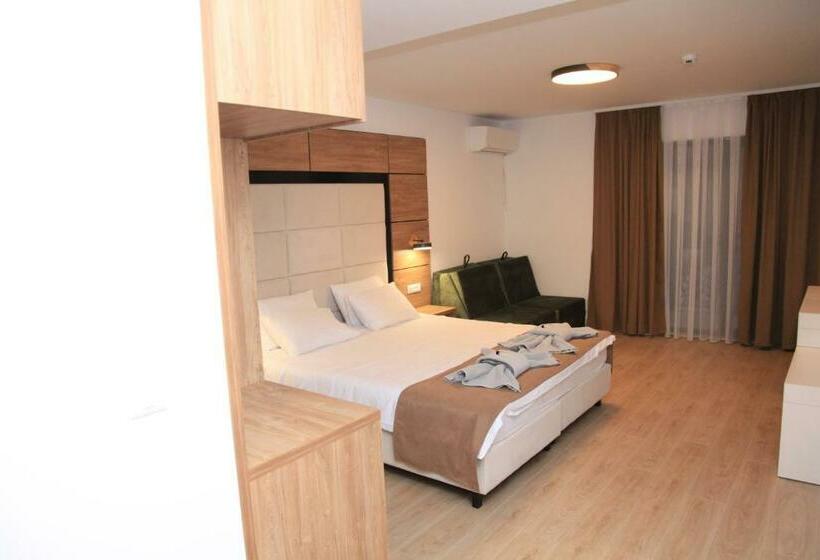 اتاق لوکس با چشم‌انداز شهر, Villa Mystic