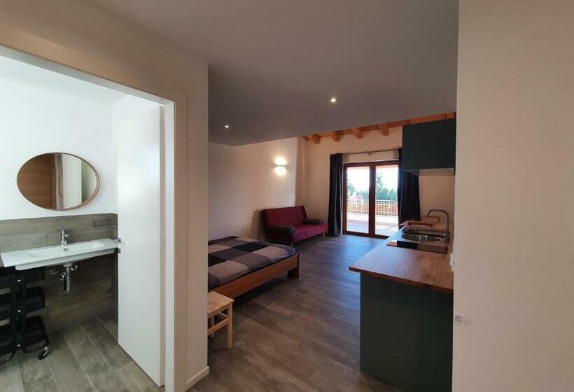 اتاق لوکس, Agriturismo Budin
