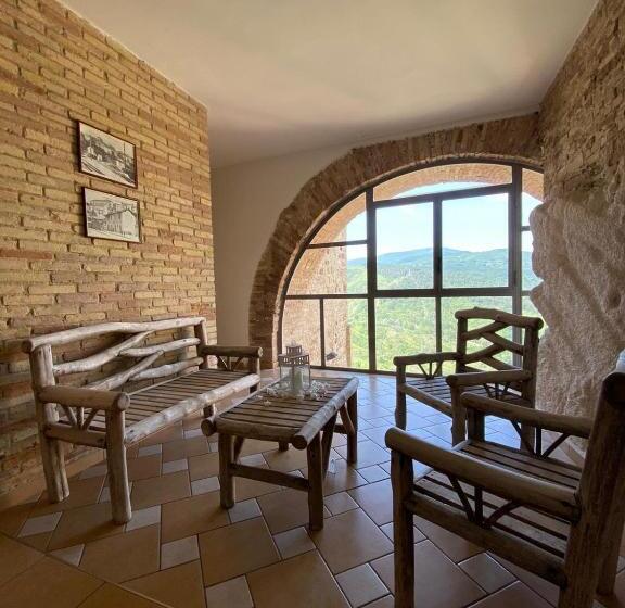 اتاق استاندارد سه تخته با بالکن, Il Castello Di Atessa