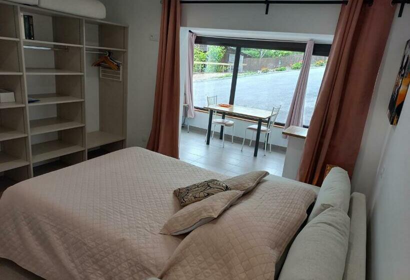 اتاق استاندارد با چشم‌انداز باغ, La Casa Bed&breakfast Entrée Indépendante 26m2 Calme Proche De Tout Wifi Parking Privé Jardin Terras