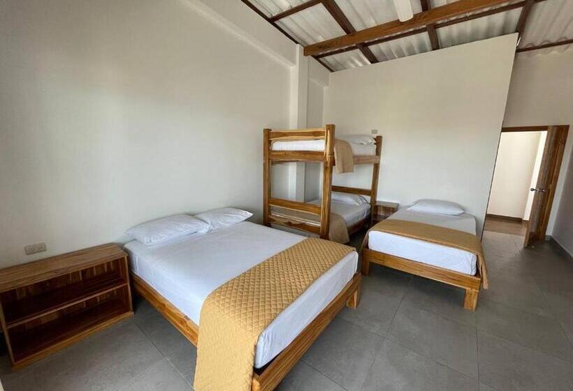 اتاق خانوادگی, Samana Hostal, Puerto Engabao