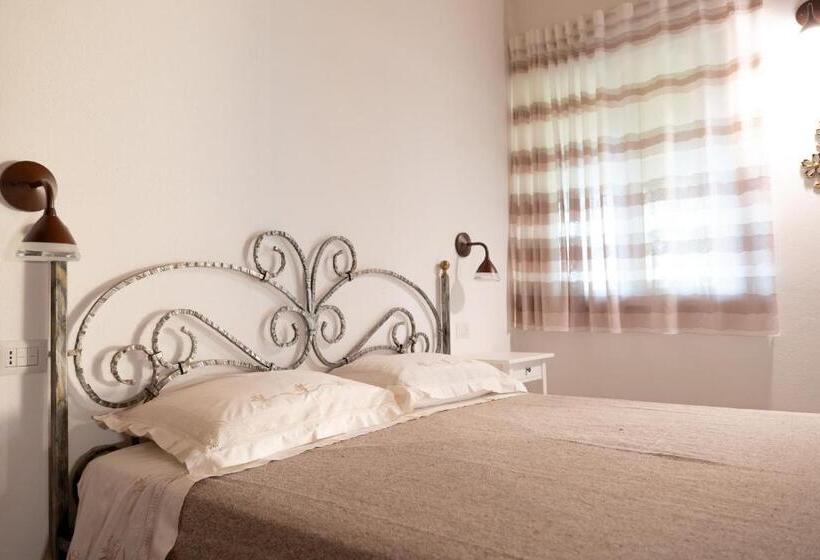 اتاق استاندارد با چشم‌انداز استخر, Agriturismo Casa Chiara
