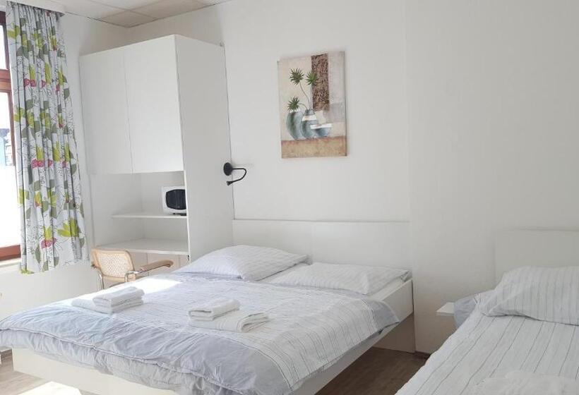 استودیوی استاندارد, Aparthotel B & L