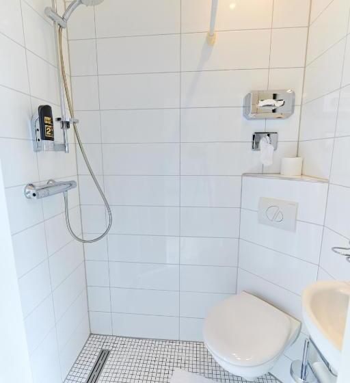 استودیوی استاندارد, Aparthotel B & L