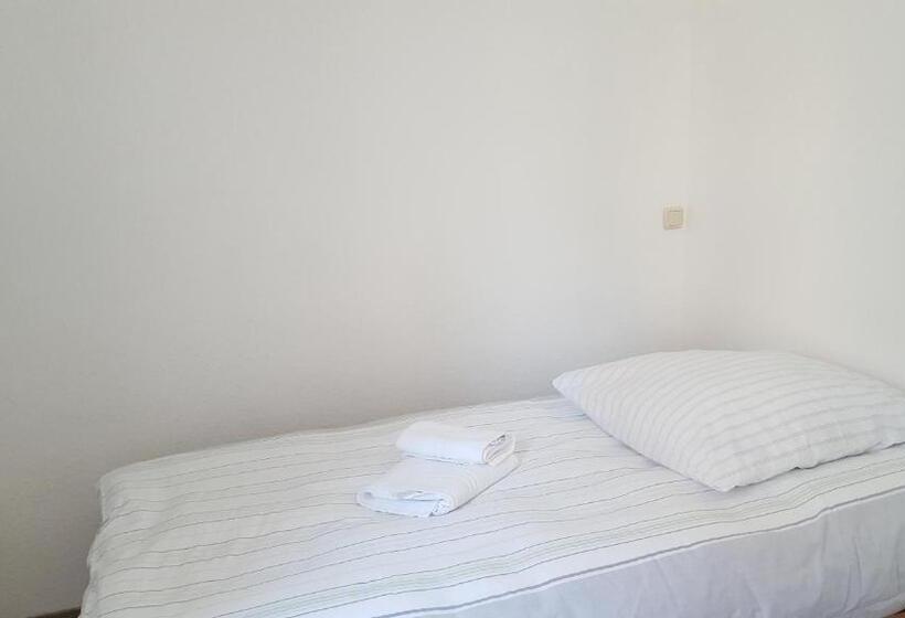 اتاق استاندارد یک نفره, Aparthotel B & L