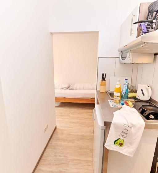اتاق استاندارد یک نفره, Aparthotel B & L
