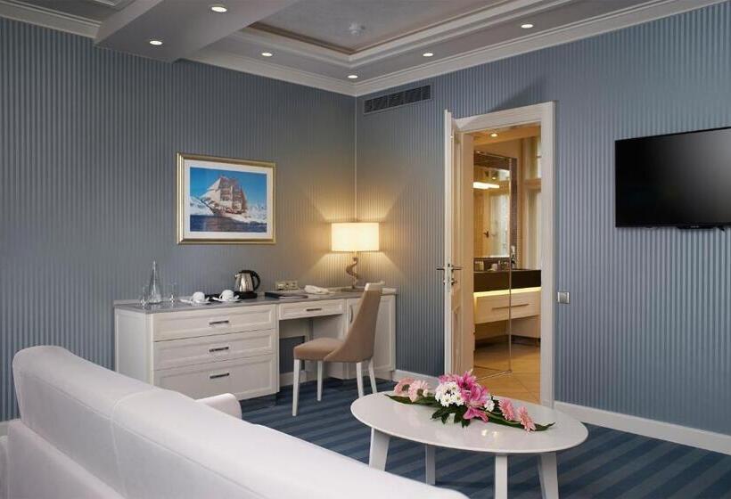 Deluxe Suite, Atlantic Palace