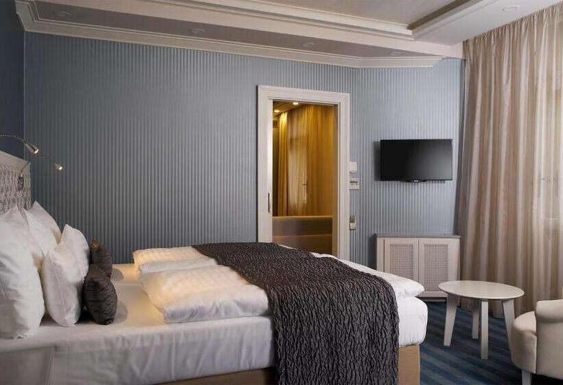 سوییت لوکس, Ea Hotel Atlantic Palace