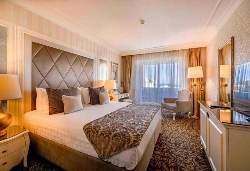 اتاق لوکس با چشم‌انداز دریا, Grand Pasha Hotel & Spa Kyrenia