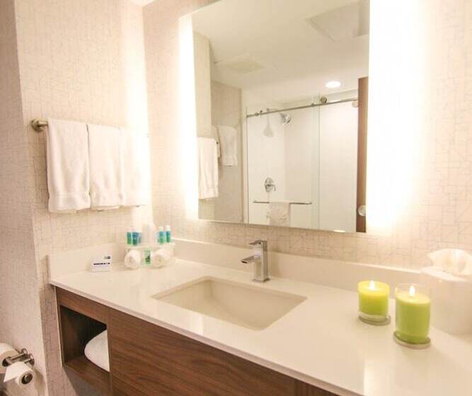 Standard Room Double Bed, Holiday Inn Express & Suites Miami Airport