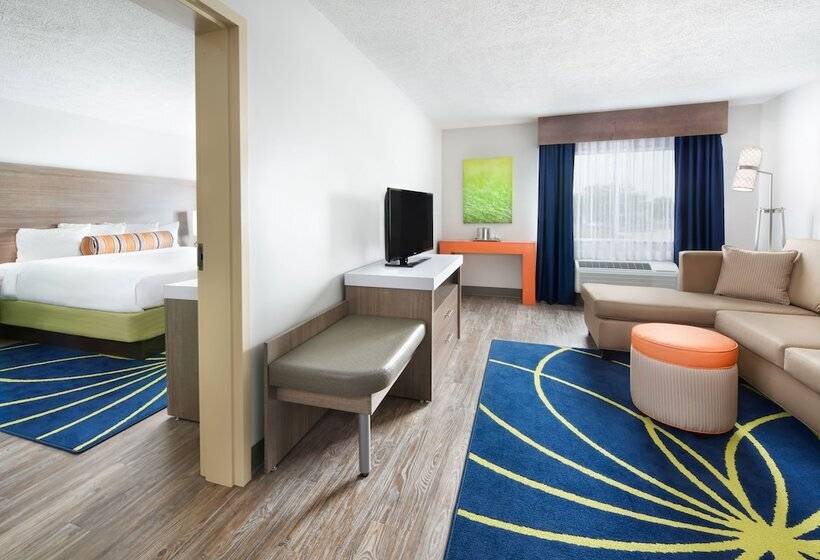 Suite Adapted for people with reduced mobility, Indigo Cleveland Beachwood