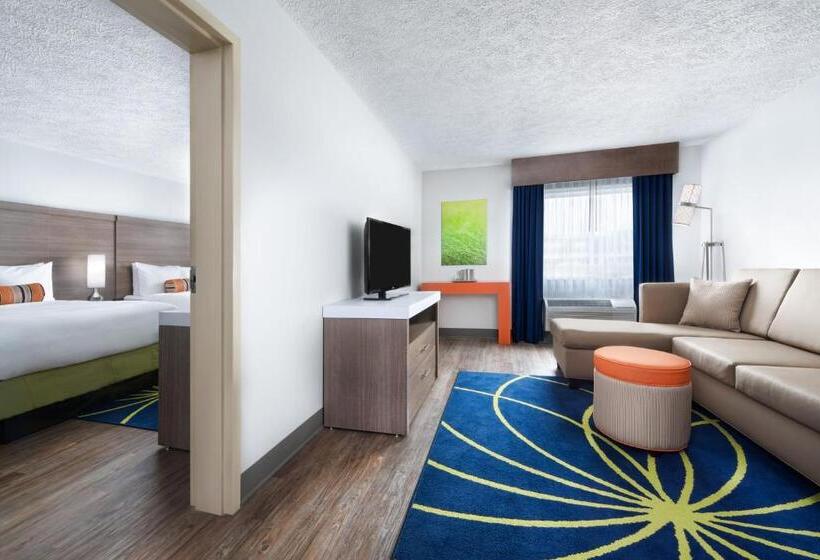 Suite Adapted for people with reduced mobility, Indigo Cleveland Beachwood