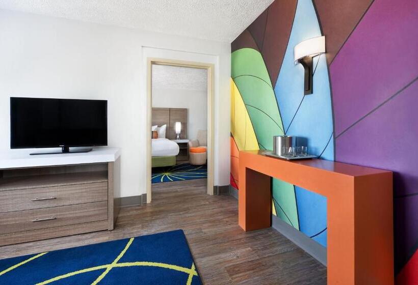 Suite Adapted for people with reduced mobility, Indigo Cleveland Beachwood