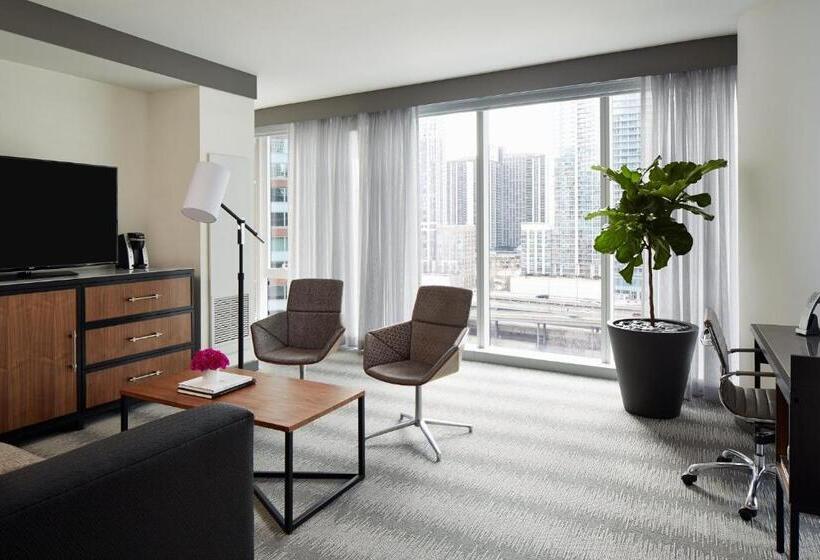 Suite with lake view, Loews Chicago