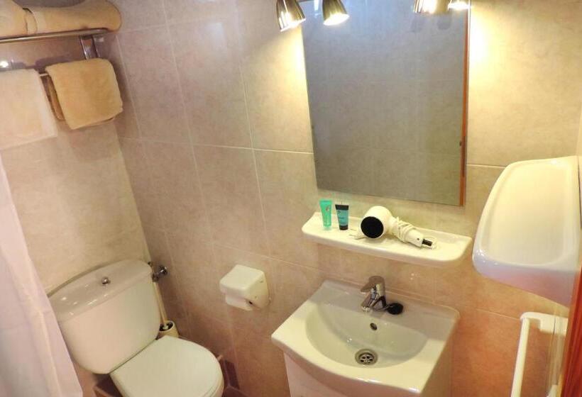 استودیوی استاندارد, Marblau Hostal