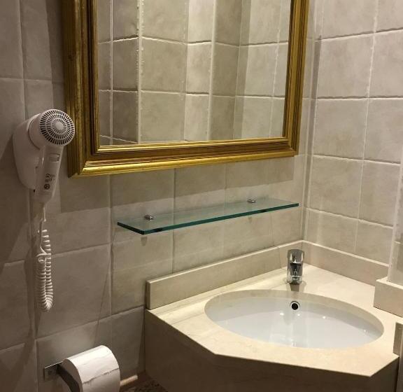 اتاق استاندارد با بالکن و چشم‌انداز دریا, B&b Negresco