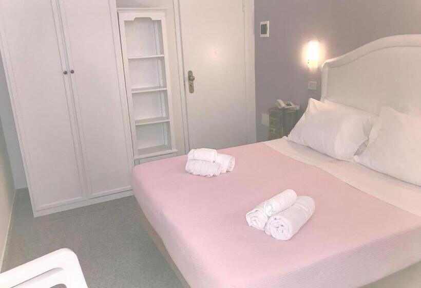 اتاق استاندارد با بالکن و چشم‌انداز دریا, B&b Negresco