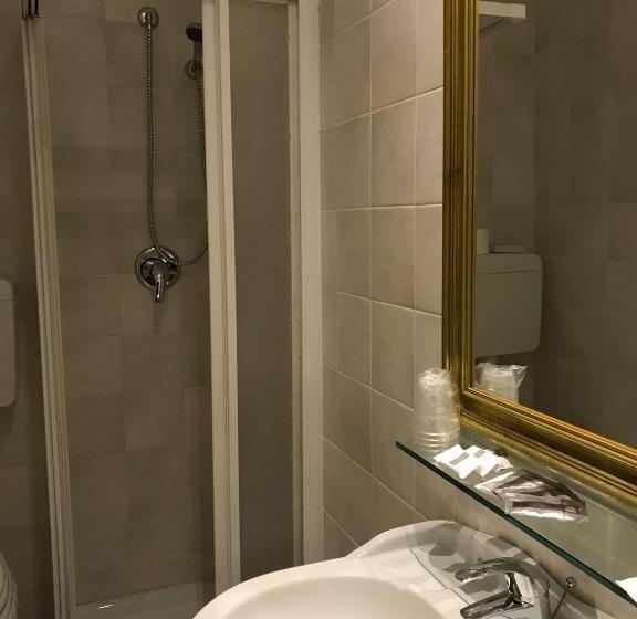 Triple Room Sea View, B&b Negresco