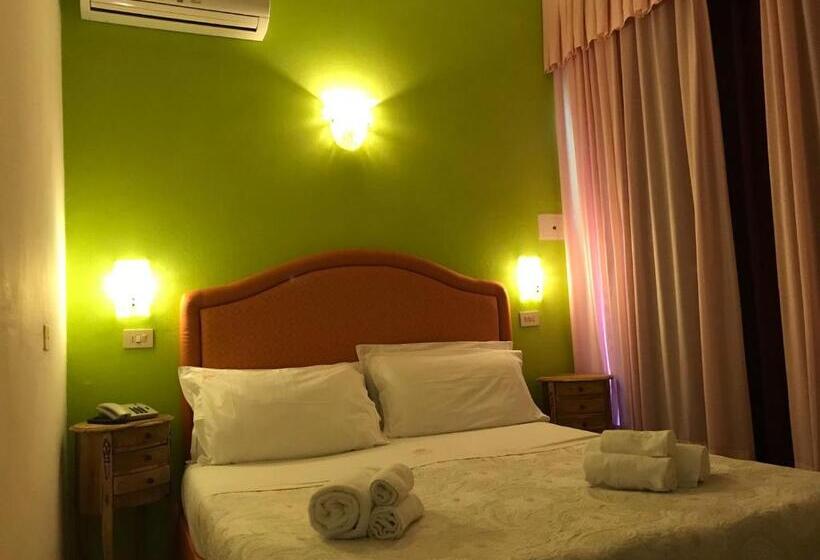 اتاق اکونومی, B&b Negresco