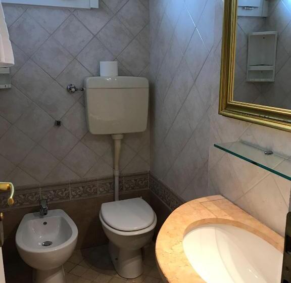 اتاق اکونومی, B&b Negresco