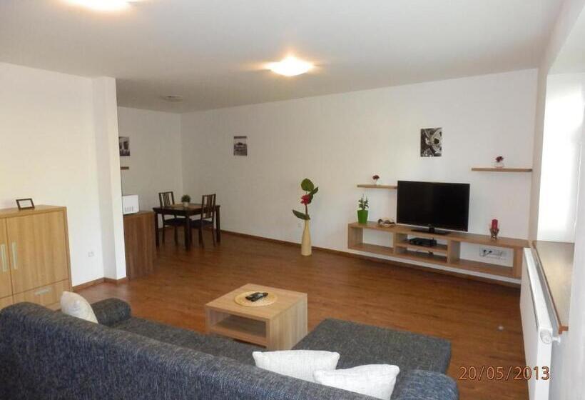 1 Bedroom Apartment, Penzion Linhart