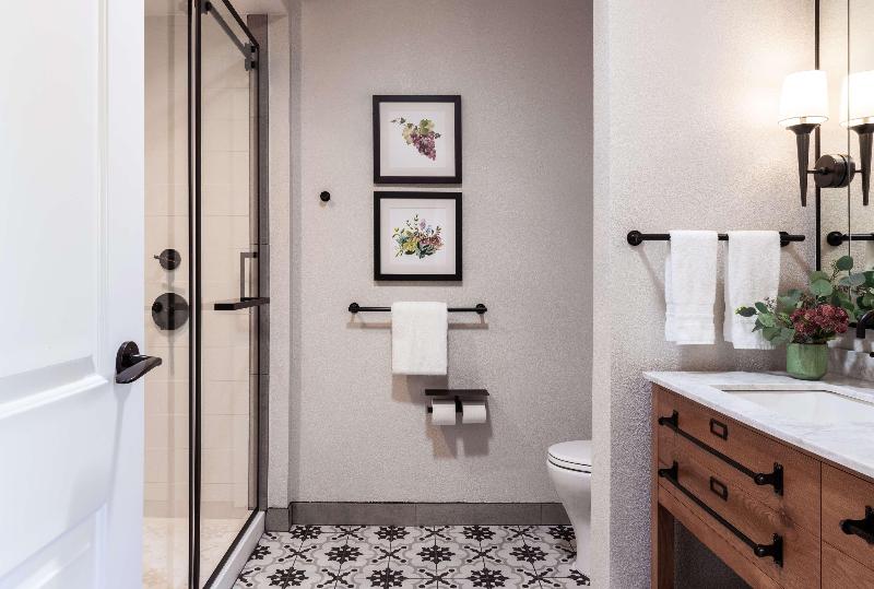 اتاق استاندارد با تخت بزرگ, The Lodge At Healdsburg, Tapestry Collection By Hilton
