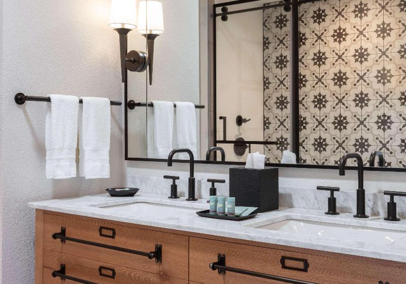 اتاق استاندارد با تخت بزرگ, The Lodge At Healdsburg, Tapestry Collection By Hilton