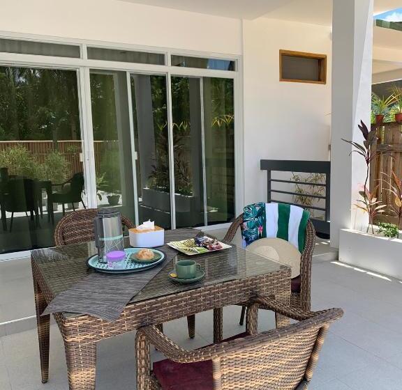 آپارتمان 1 خوابه با تراس, Royal Suites   Port Barton