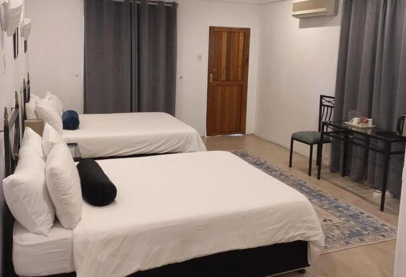 اتاق لوکس خانوادگی, Thuto Centre Conferencing & Bush Lodge
