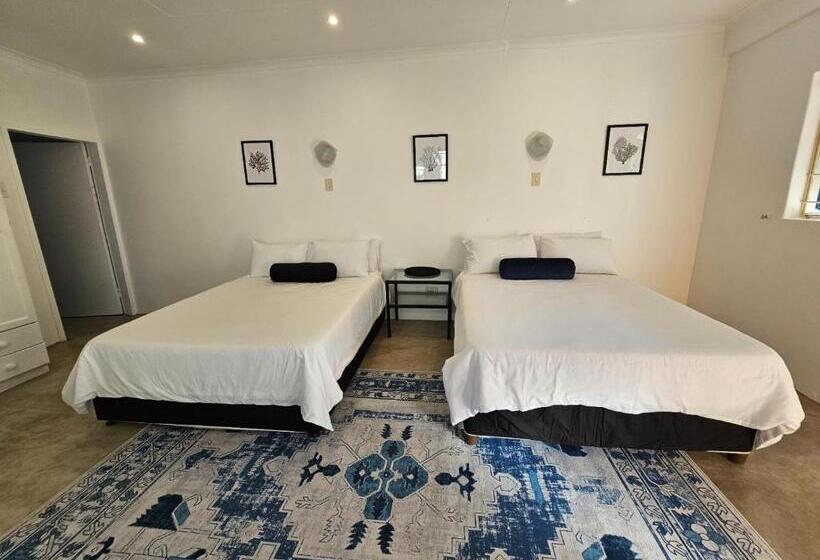 اتاق لوکس خانوادگی, Thuto Centre Conferencing & Bush Lodge