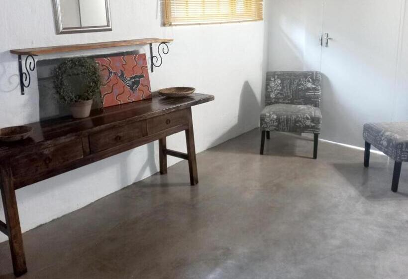 اتاق لوکس خانوادگی, Thuto Centre Conferencing & Bush Lodge