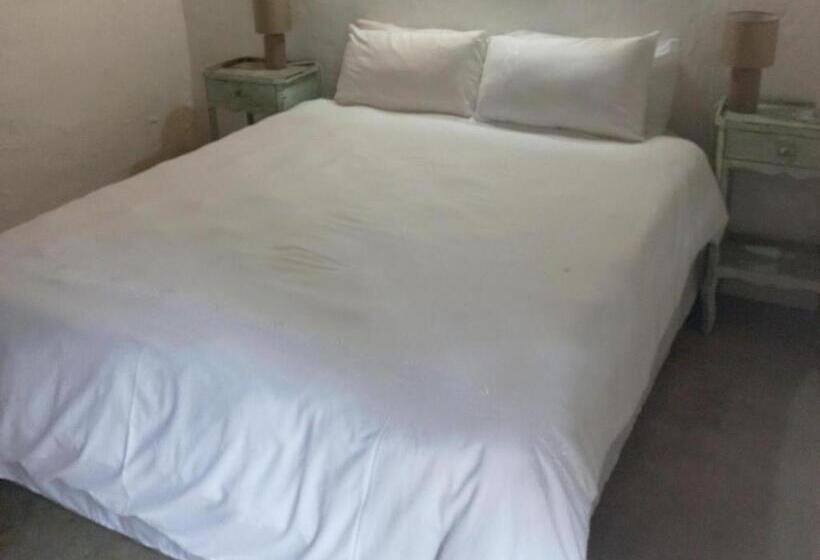 اتاق لوکس خانوادگی, Thuto Centre Conferencing & Bush Lodge