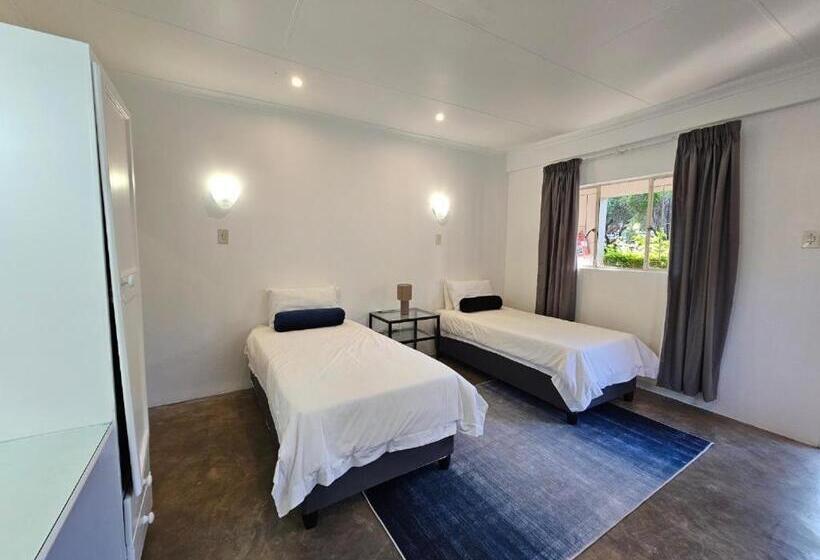 اتاق لوکس, Thuto Centre Conferencing & Bush Lodge