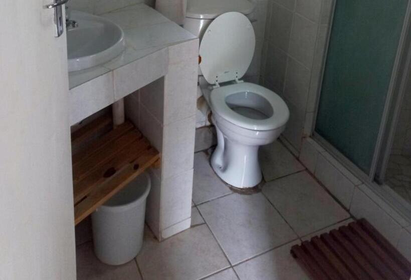 اتاق اکونومی یک تخته, Thuto Centre Conferencing & Bush Lodge