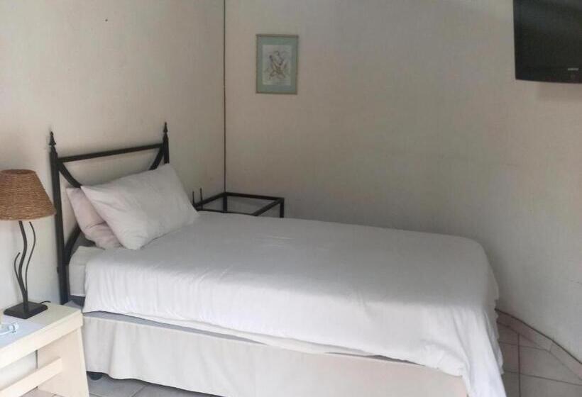 اتاق اکونومی یک تخته, Thuto Centre Conferencing & Bush Lodge