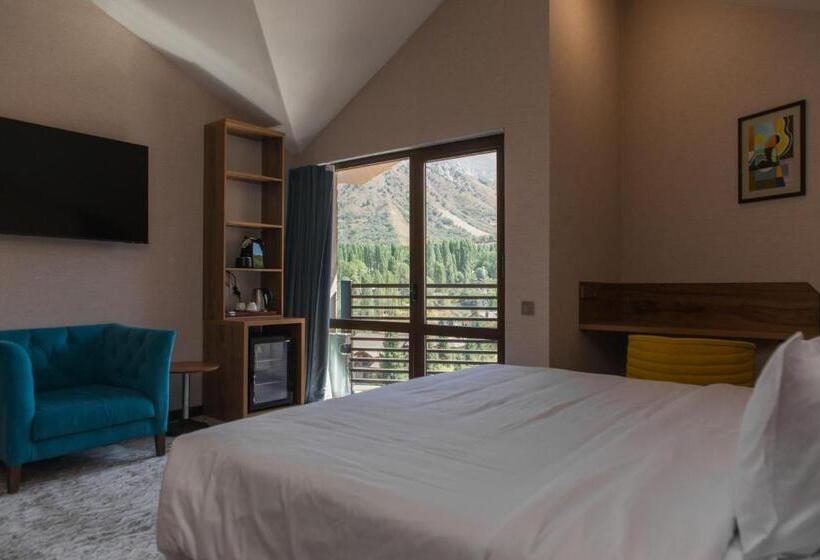 اتاق خانوادگی با چشم‌انداز کوه, Archazor Mountain Resort
