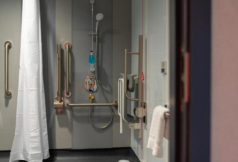 اتاق استاندارد برای معلولان, Easyhotel Dublin