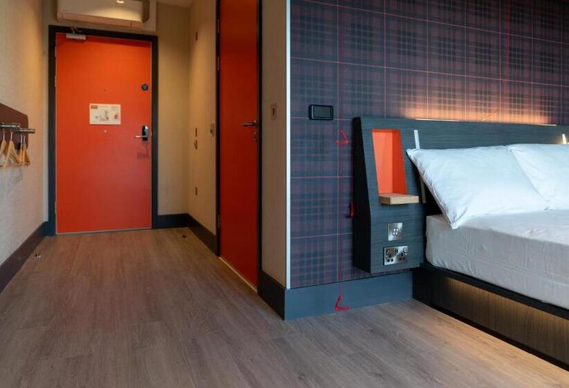 اتاق استاندارد برای معلولان, Easyhotel Dublin