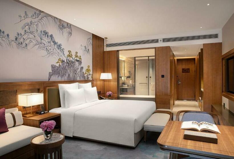 اتاق دلوکس با تخت کینگ و چشم‌انداز شهر, Pullman Yuxi Falcon