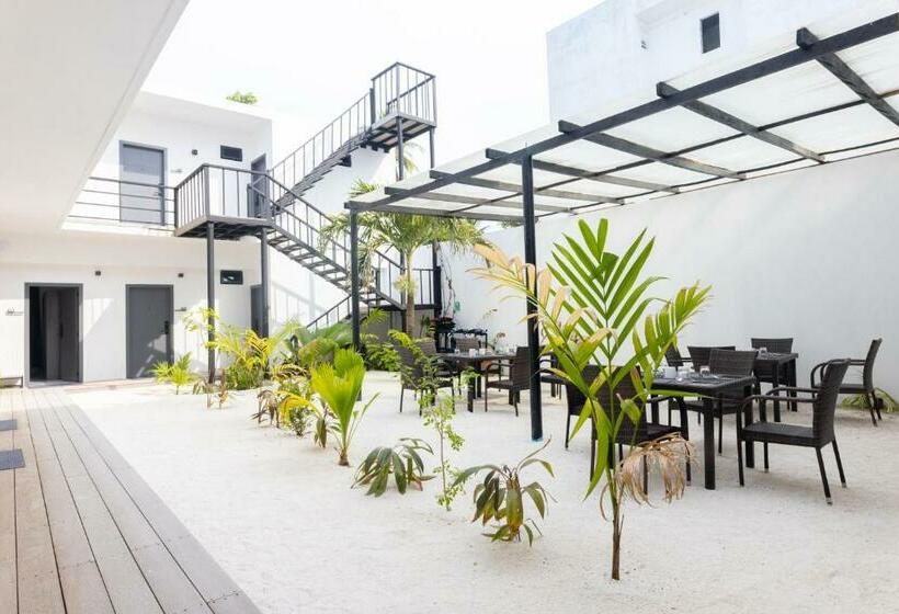 اتاق استاندارد با بالکن و چشم‌انداز دریا, Atoll Residence Dhangethi