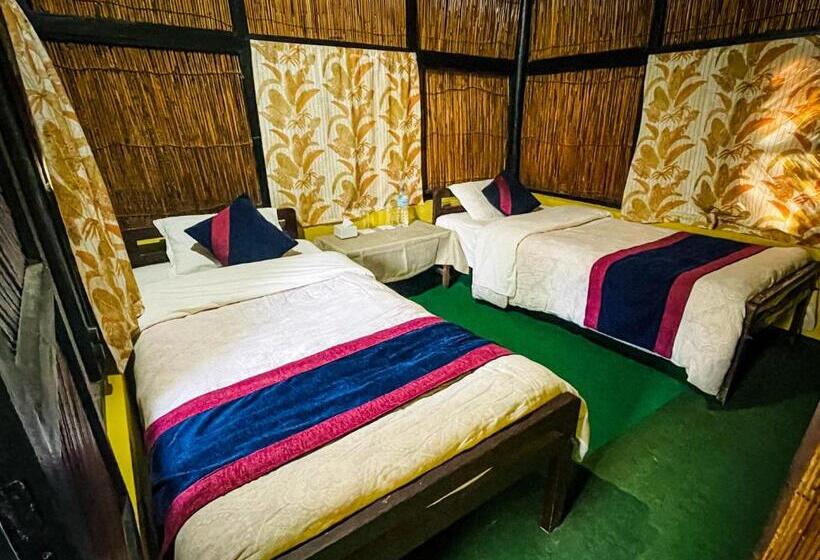 اتاق استاندارد با چشم‌انداز باغ, Tharu Garden, Sauraha